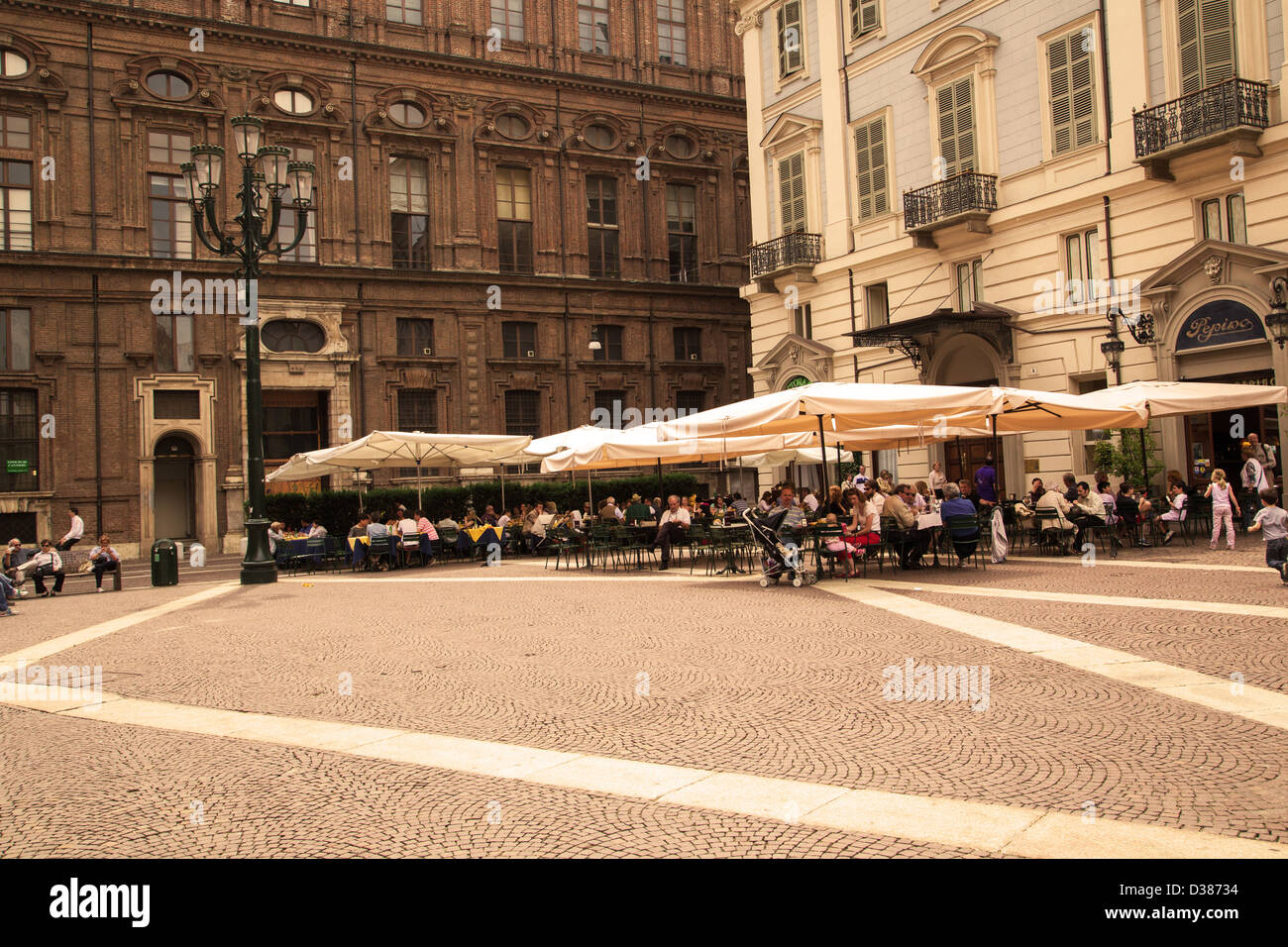 Straßencafé in Turin Stockfoto