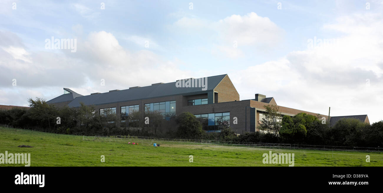 Les Beaucamps Mittelschule Guernsey, Castel, Vereinigtes Königreich. Architekt: Design Motor Architekten AG, 2012. Fernblick Stockfoto