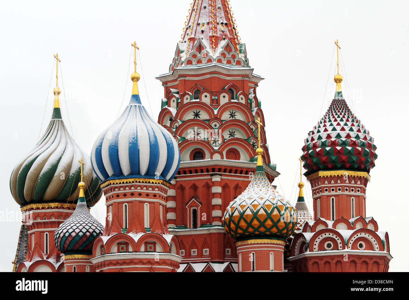 Kuppeln der Kathedrale Saint Basils im Winter. Roter Platz, Moskau, Russland. Stockfoto