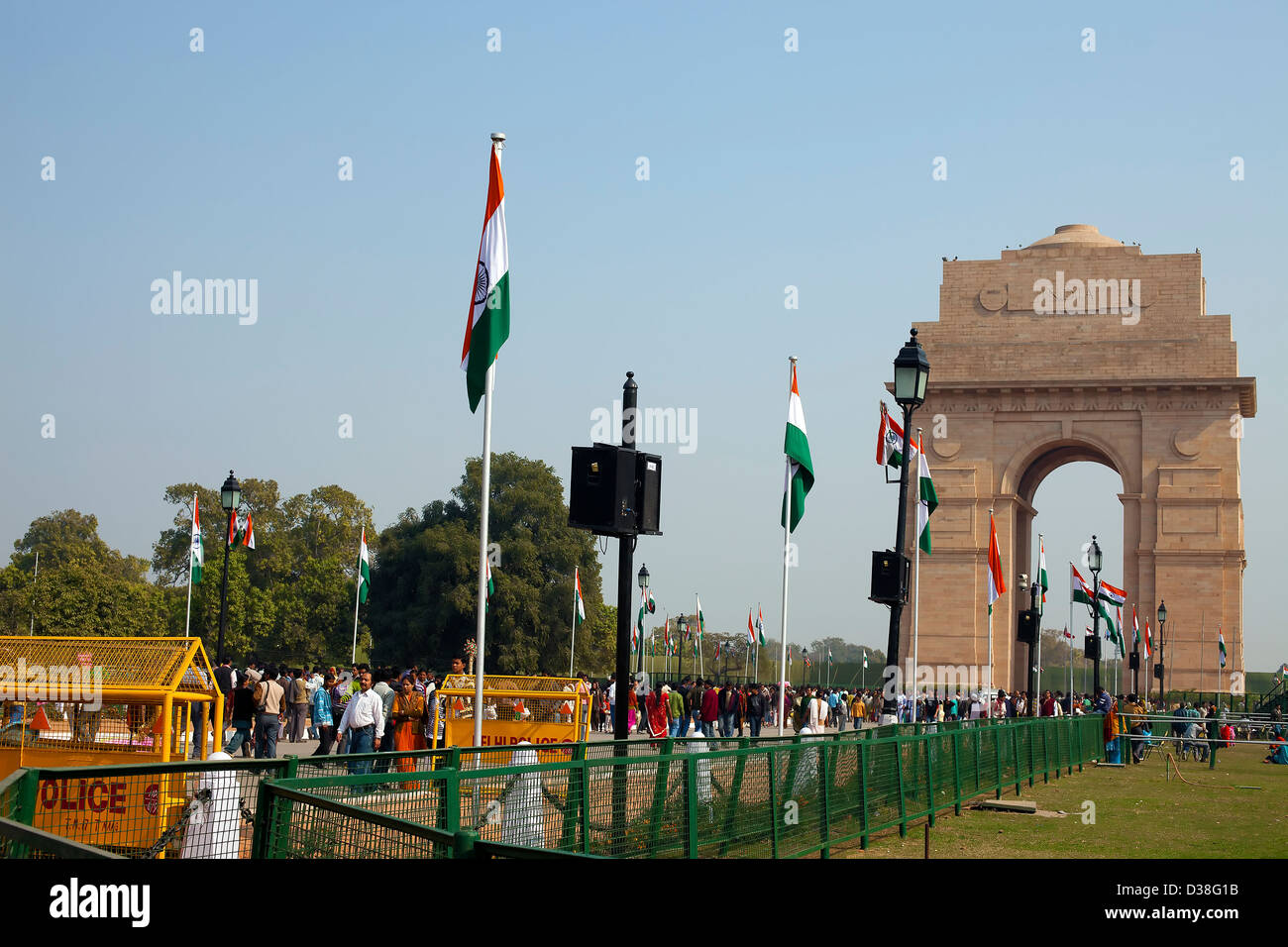 India Gate, Menschen, Kriegerdenkmal, Reiseziele, Denkmal, Architektur und Gebäude, Reisen, Städte, Stadt, Sandstein Stockfoto