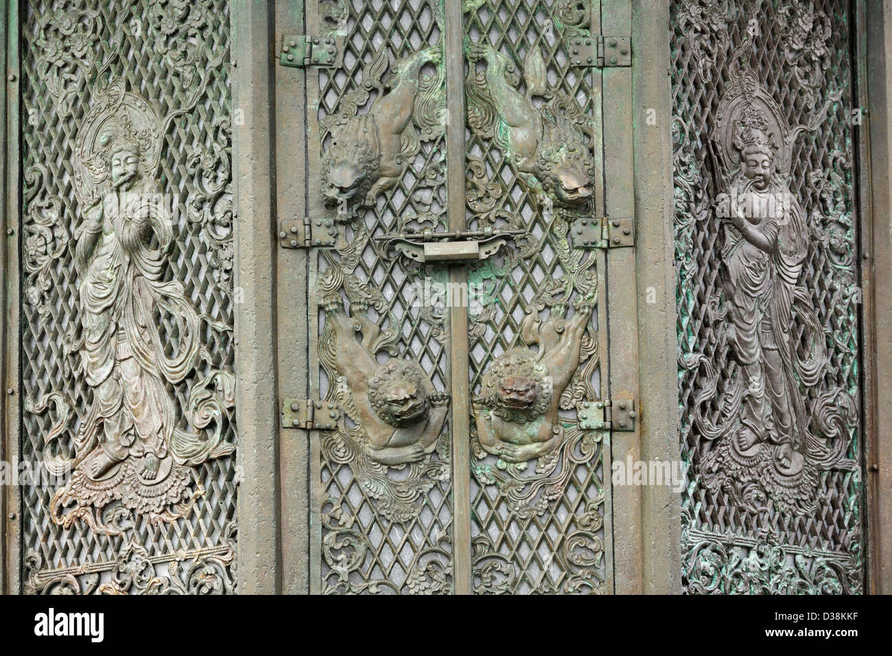 Detail des großen Weihrauchbrenners im Hof des Todaiji-Tempels in Nara, Japan Stockfoto