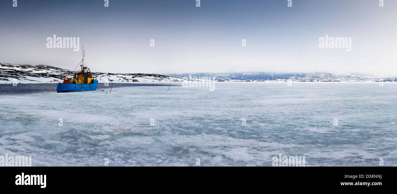 Fischerboot im Gletscherwasser Stockfoto