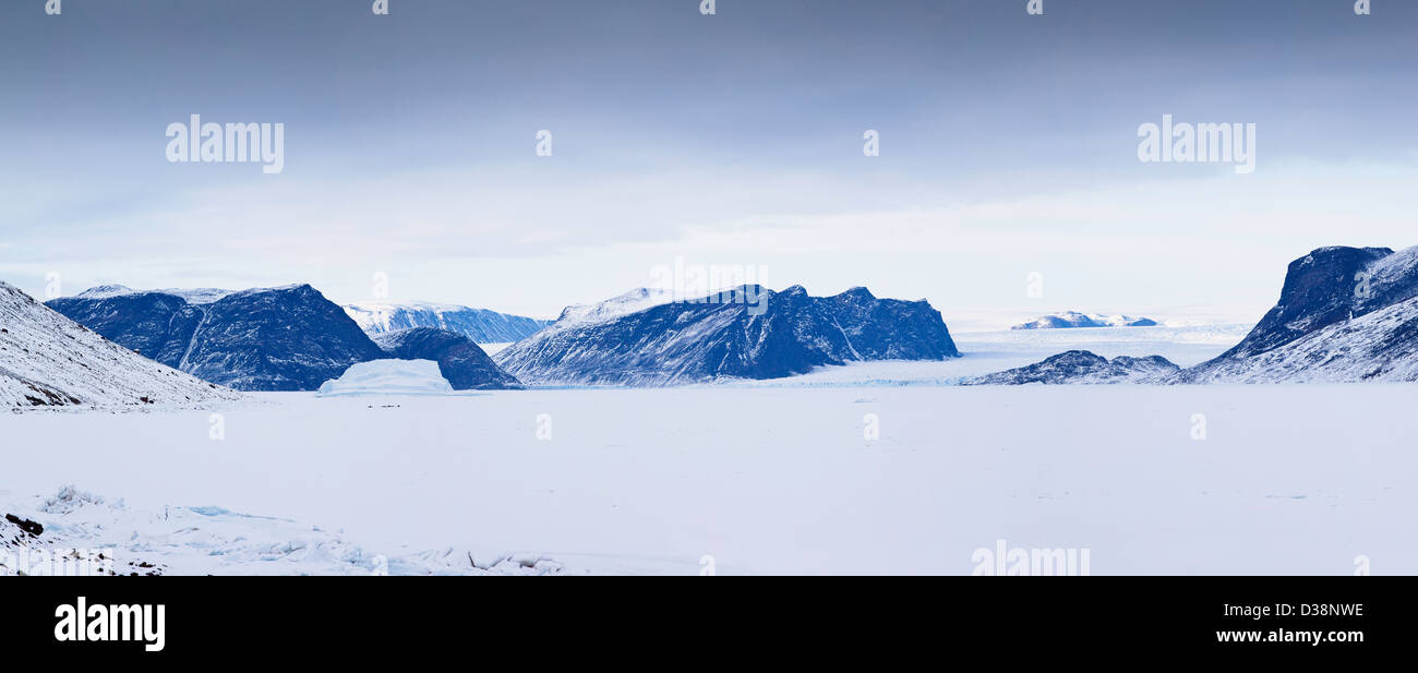 Berge in Schneelandschaft Stockfoto