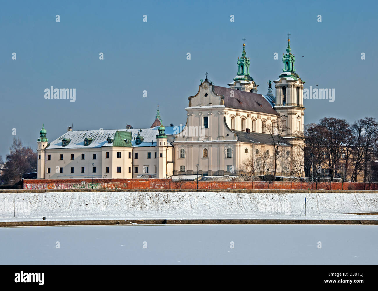 Skalka Heiligtum und gefrorenen Weichsel in Krakau, Polen Stockfoto