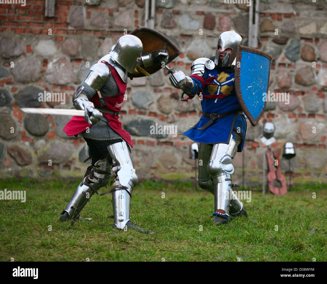 Mittelalterlicher ritter mit schwert -Fotos und -Bildmaterial in hoher ...