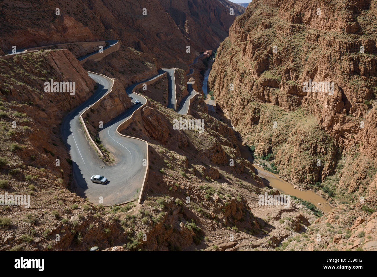 Switchback, beugt Haarnadel an der Spitze der Dades Schlucht, Marokko Stockfoto