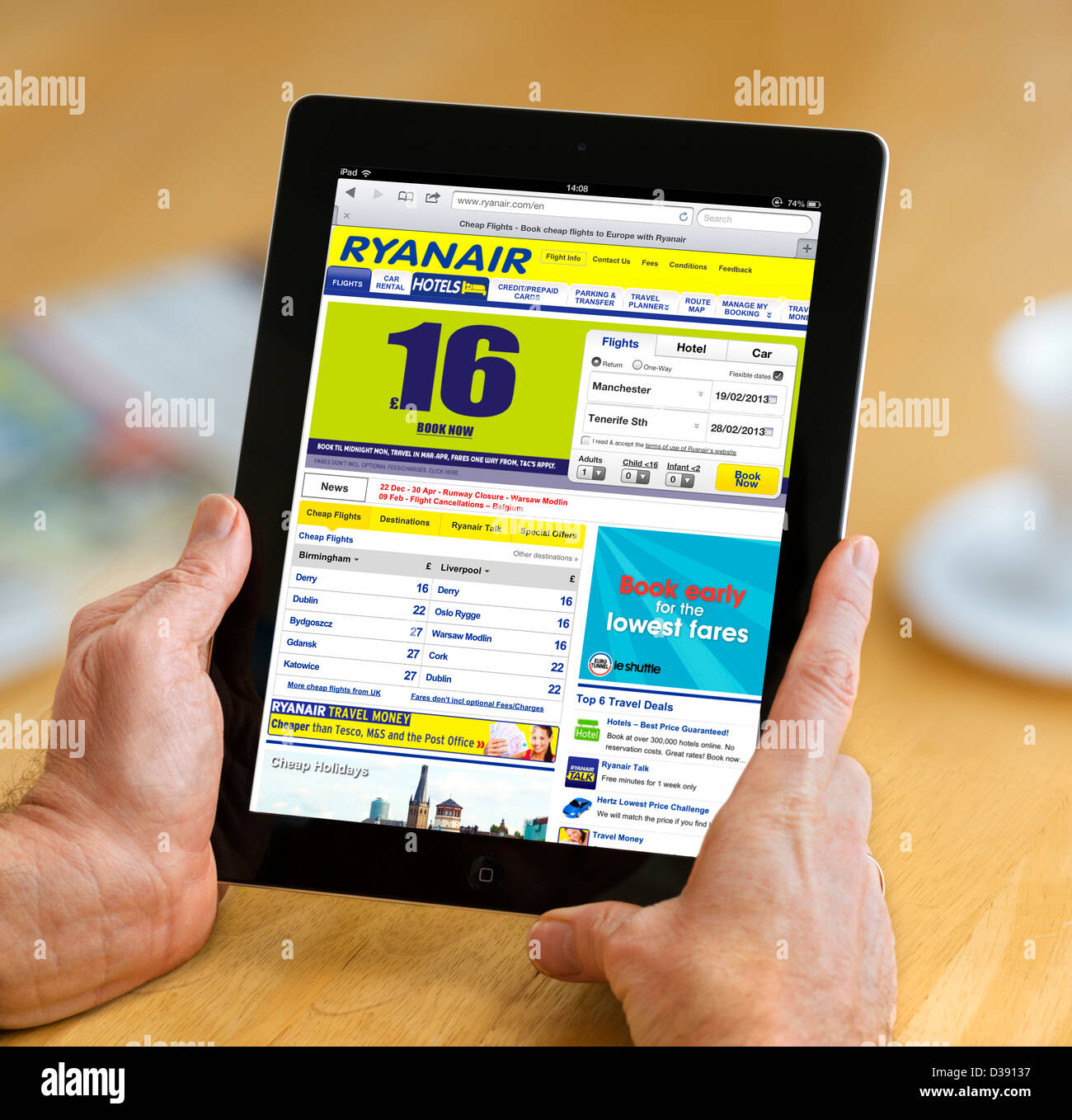 Ryanair.com-Webseite betrachtet auf eine 4. Generation Apple iPad Tablet-computer Stockfoto