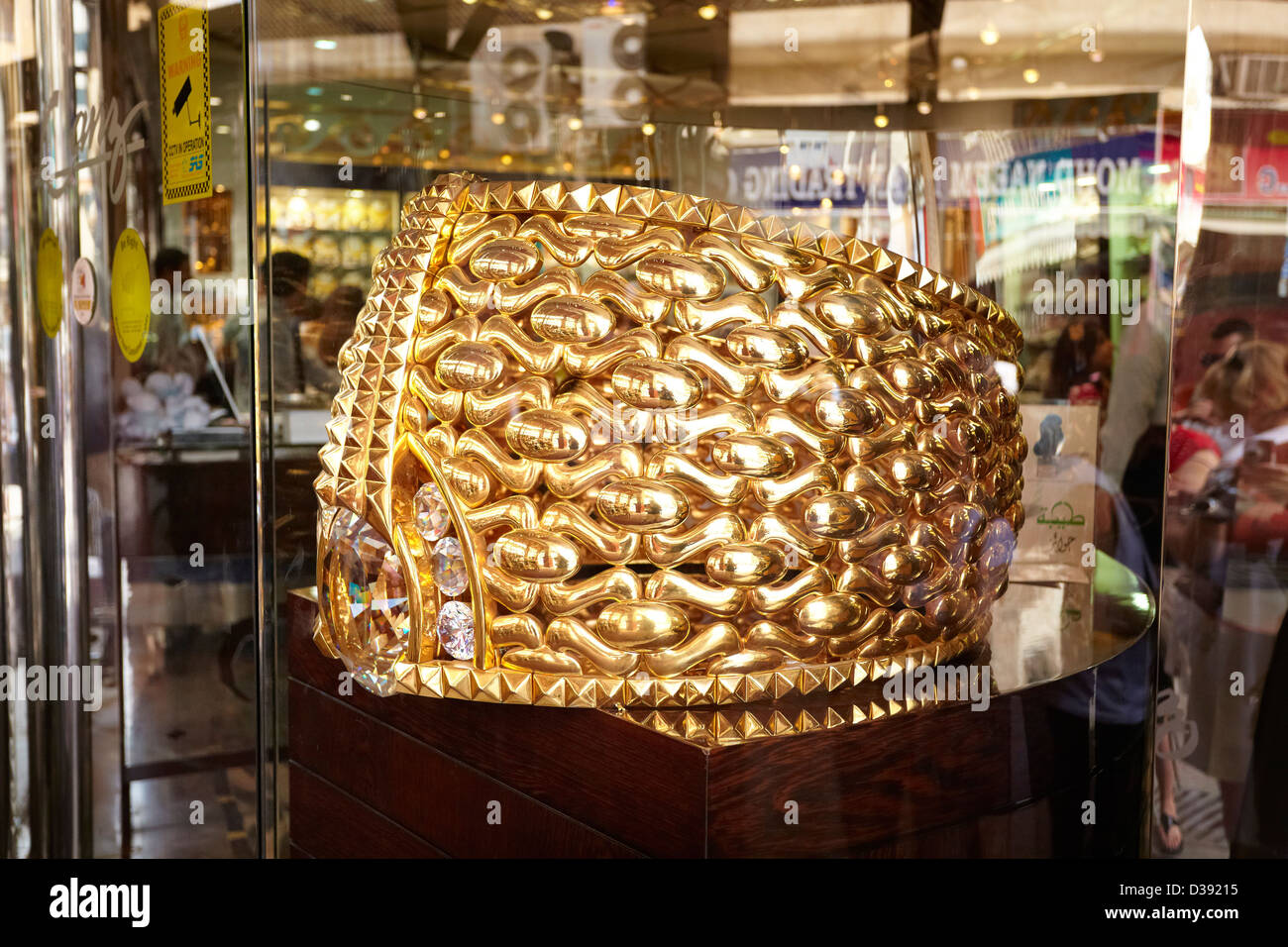 Der schwerste Goldring "Star Taiba" 58KG (Guinness-Weltrekord), Dubai Gold Souk Markt, Dubai, Vereinigte Arabische Emirate Stockfoto