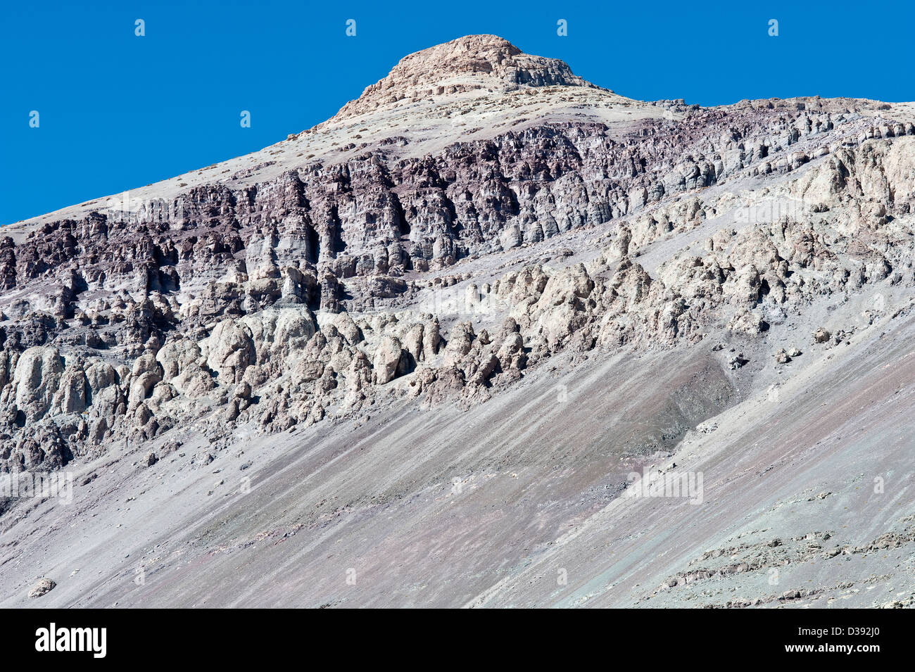 Gebirgsbildung auf dem Weg zum Parque Nacional Nevado Tres Cruces Chiles Region III Atacama in Südamerika Stockfoto