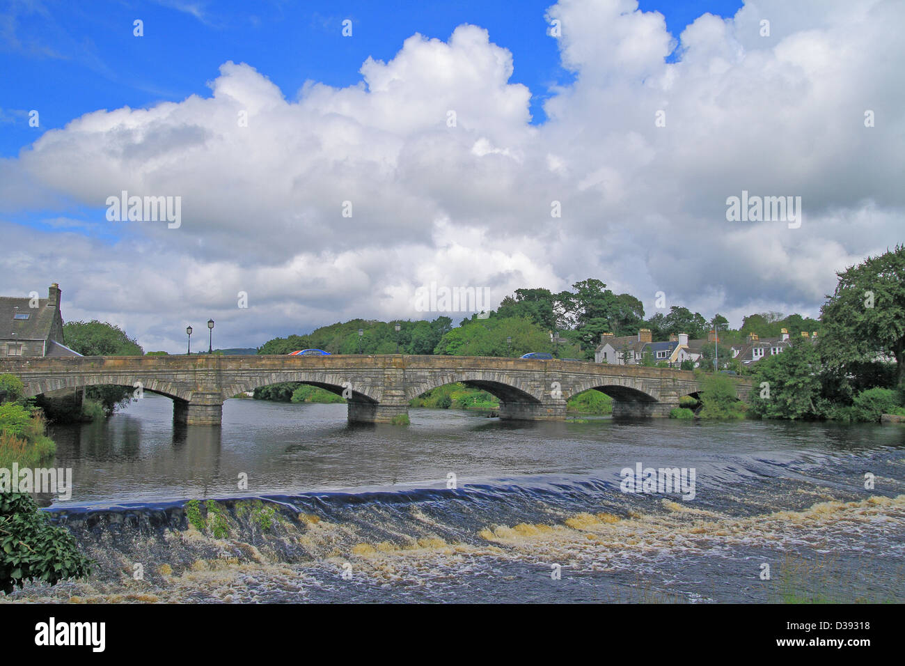 Stein-Straßenbrücke über den Fluss Cree, Newton Stewart, Dumfries and Galloway, Schottland Stockfoto