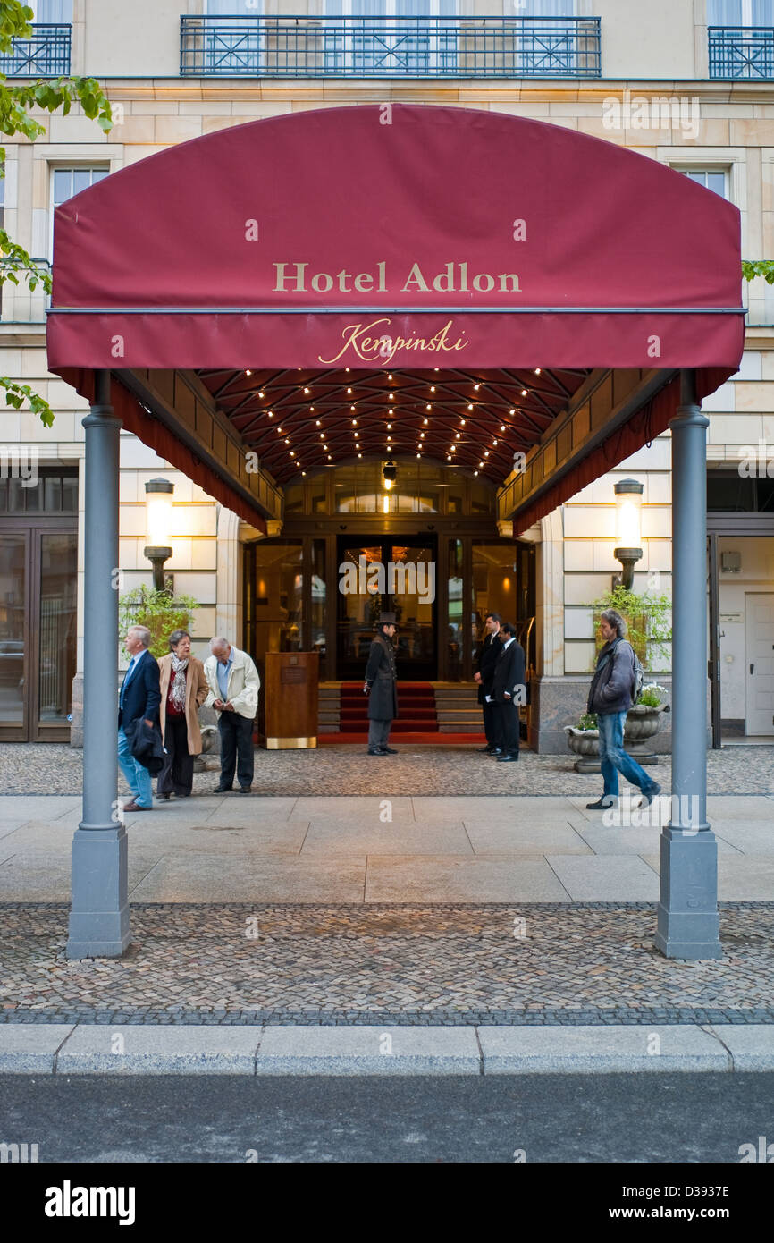 Berlin, Deutschland, überdachten Eingang des Hotel Adlon Stockfoto