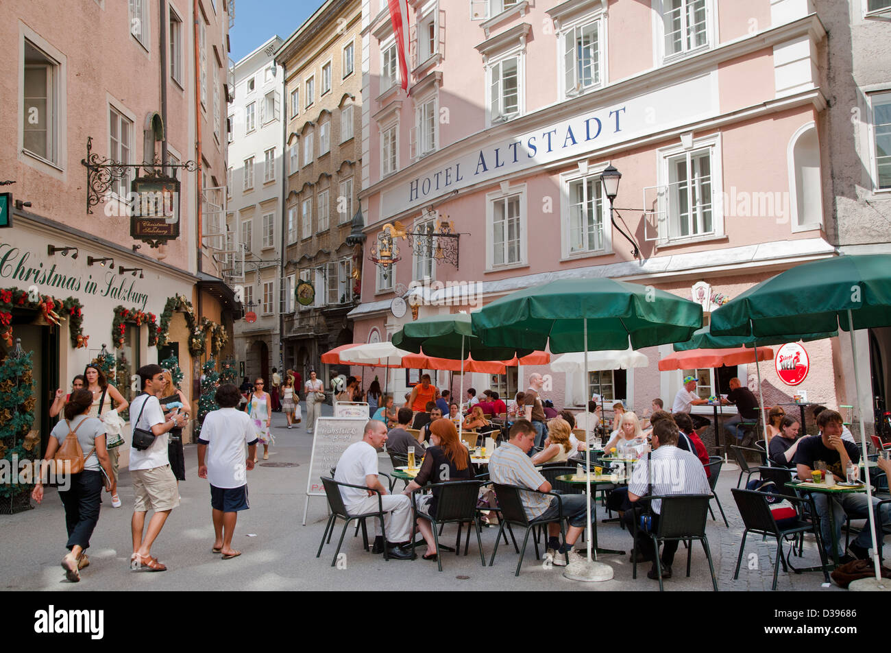 Österreich, Salzburg, Open-Air-Café in der Altstadt, Altstadt Stockfoto