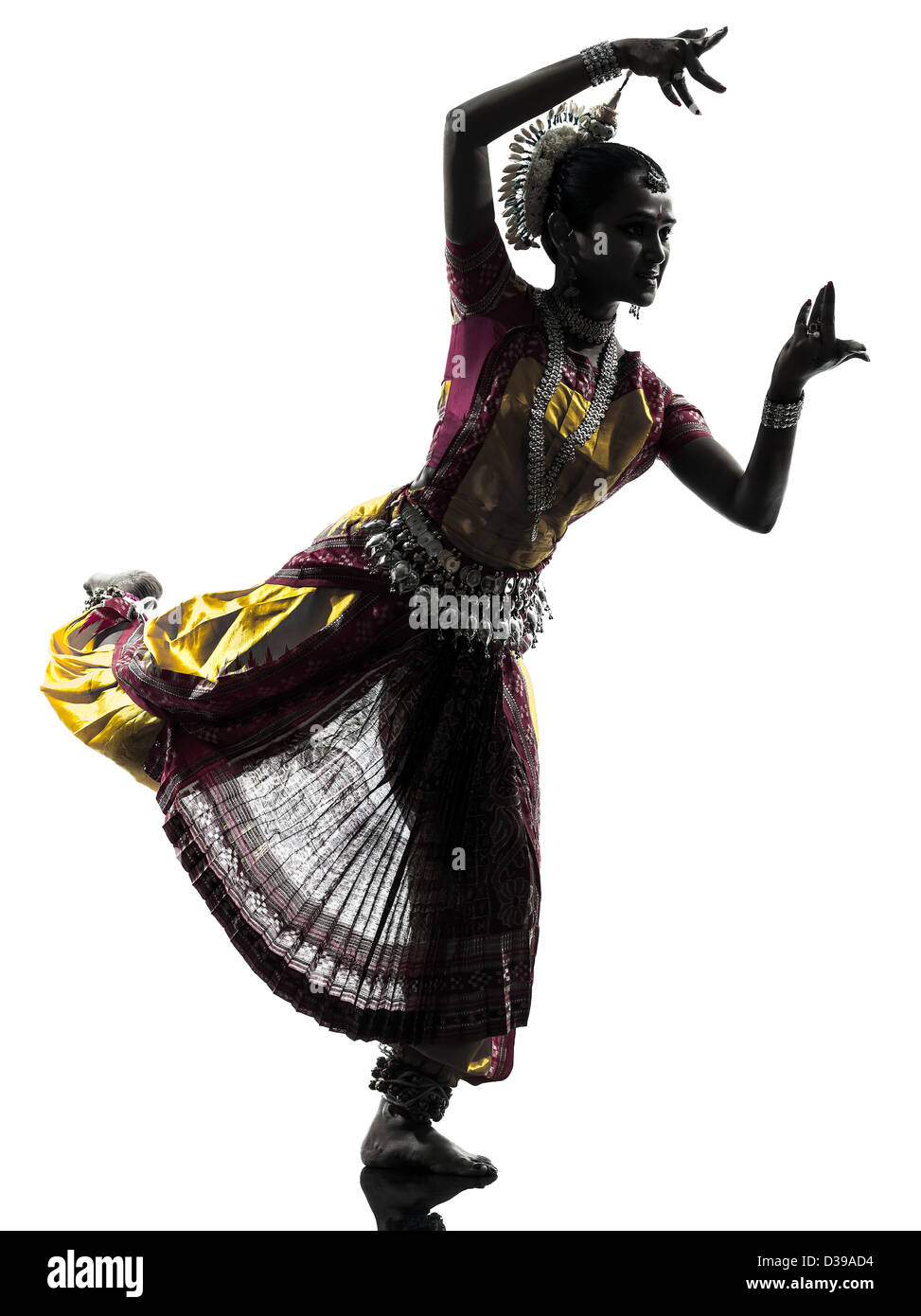 eine indische Frau Tänzer tanzen im Silhouette Studio isoliert auf weißem Hintergrund Stockfoto