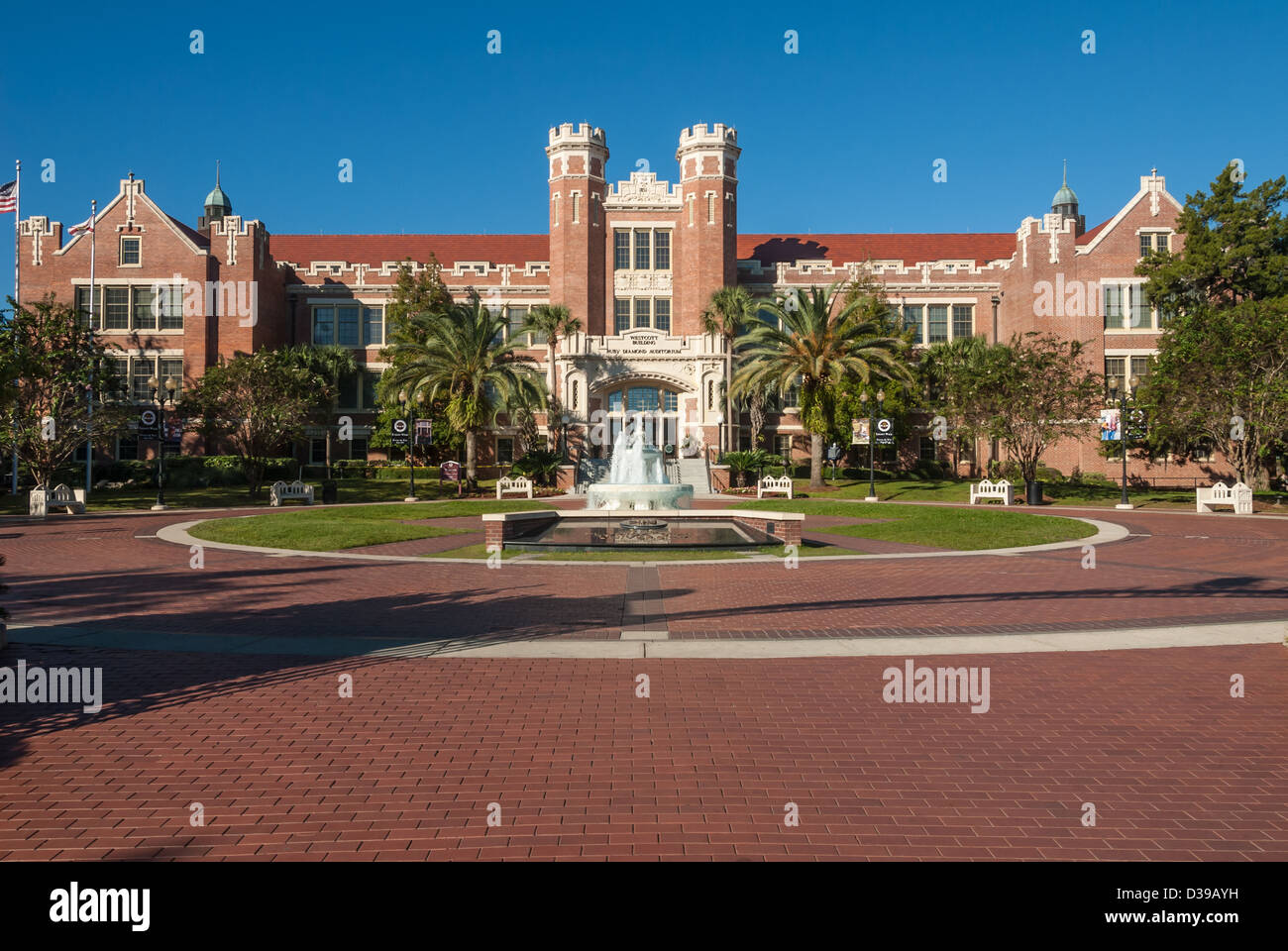 Das verehrten Westcott Building der Florida State University und der Brunnen im Morgenlicht. Tallahassee, Florida. (USA) Stockfoto