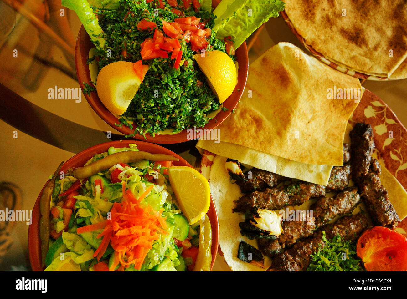 VAE Emirat Abu Dhabi Essen im Al Ain orientalischer Salat Taboule Kofta ...