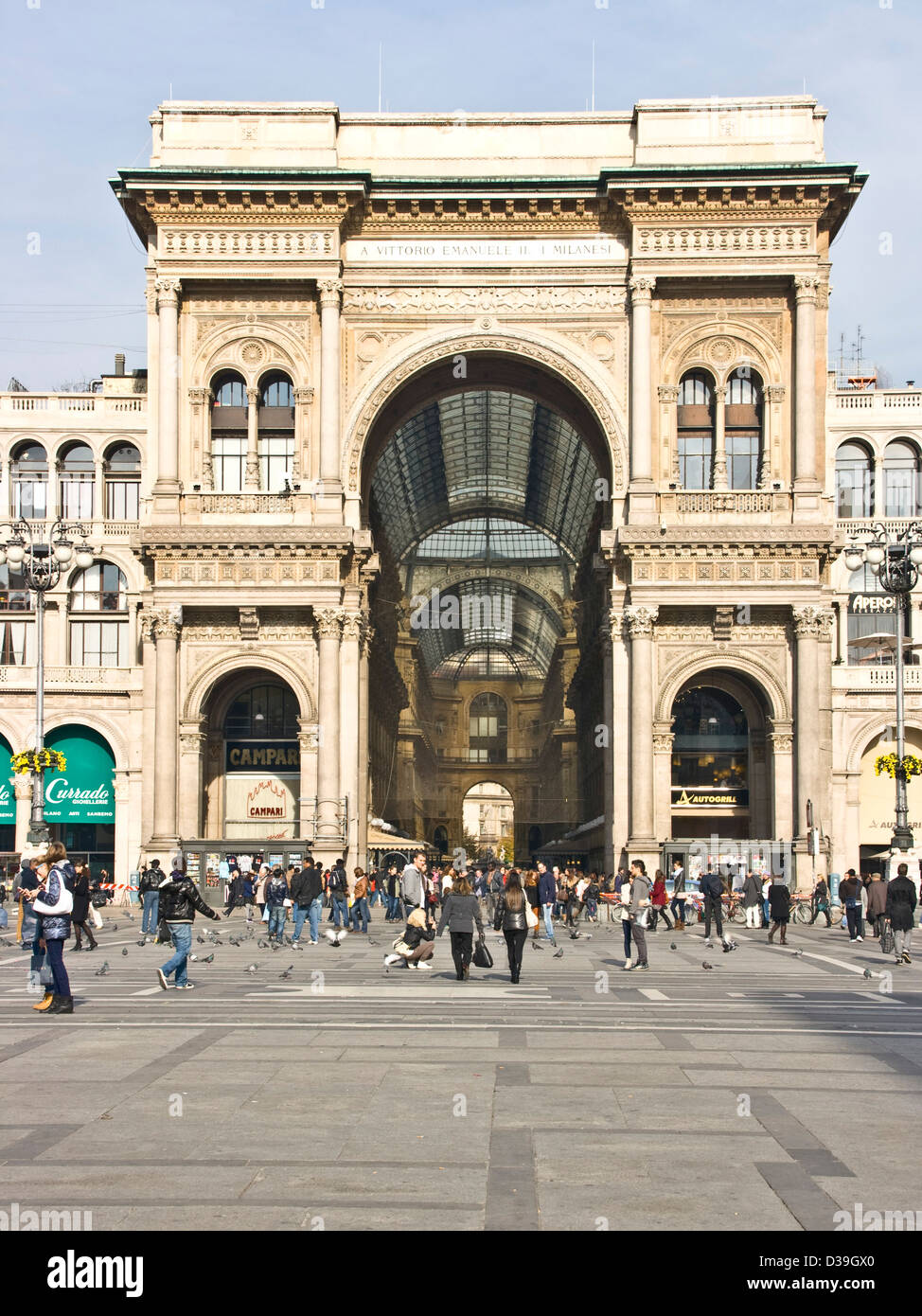 Riesigen gewölbten Eingang zum eleganten Galleria Vittorio Emanuele II Piazza Del Duomo Mailand Lombardei Italien Europa Stockfoto