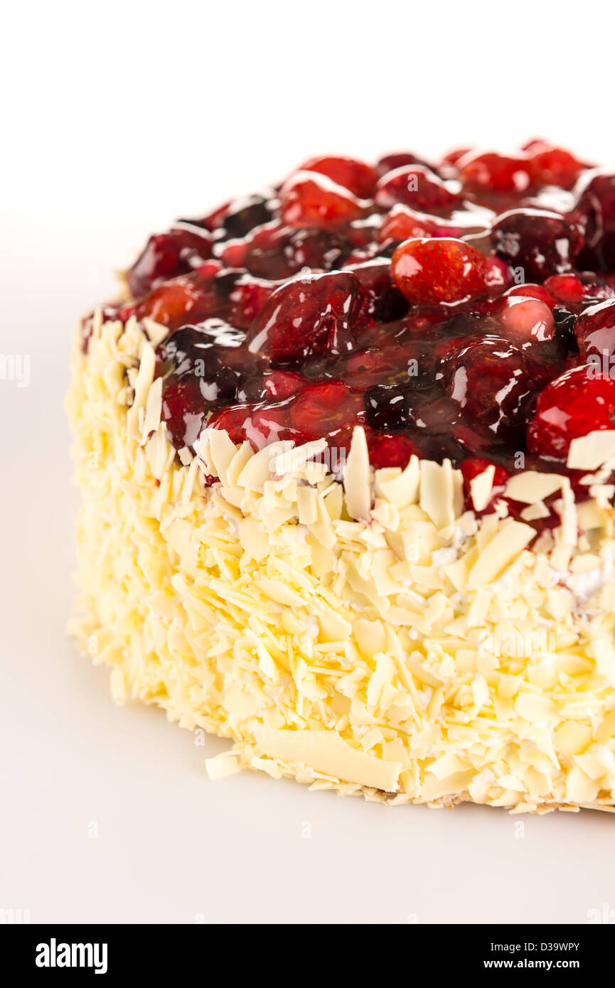 Köstliche Mandel-Kuchen mit roten Beeren, süßes Dessert topping Stockfoto