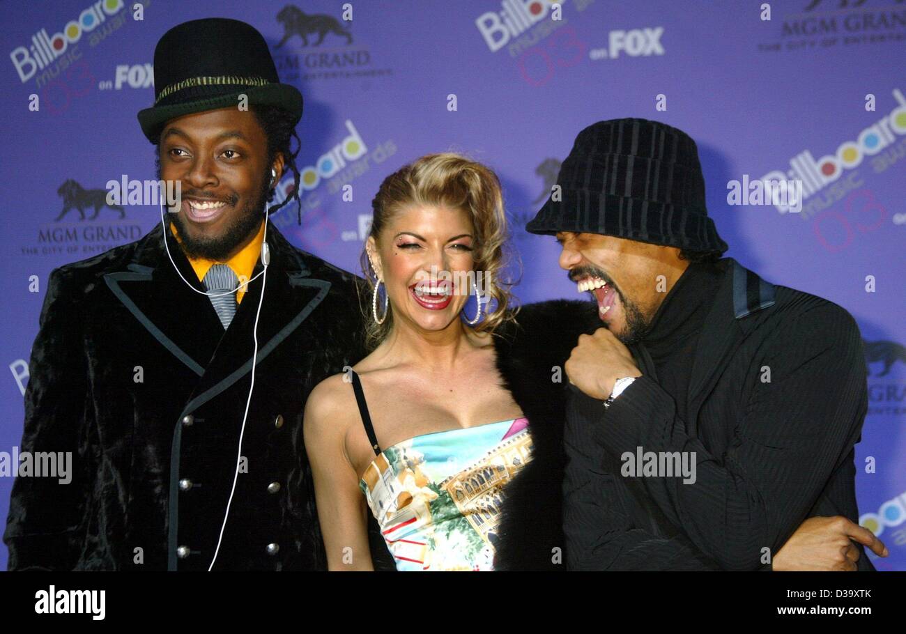 (Dpa) - stellen die Mitglieder der Gruppe "Black Eyed Peas" vor der Billboard Awards-Show in Las Vegas, USA, 10. Dezember 2003. Sie gewann einen Award in der Kategorie "Mainstream Top 40 Track of the Year" für ihren Song "wo die Liebe ist".  Die von der US-Musikmagazin Billboard wurden Auszeichnungen für Stockfoto