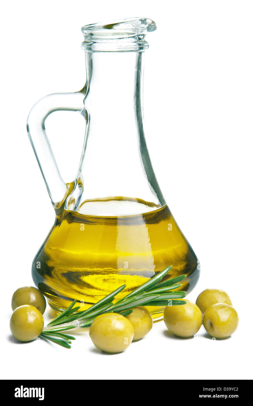 Olivenöl in Flasche und Oliven isoliert Stockfoto