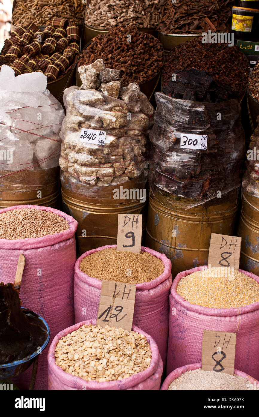 Nahrung für Verkauf im Souk, Marrakesch, Marokko Stockfoto