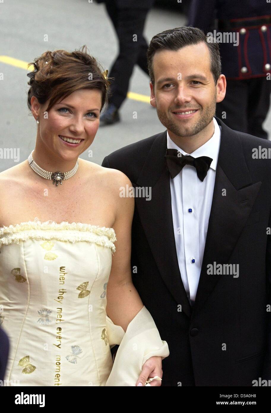 Dpa Prinzessin Maertha Louise Von Norwegen Und Ari Behn Brautigam Kommen Bei Einem Empfang Der Norwegischen Regierung Fur Sie Und Ihre Gaste In Trondheim 23 Mai 2002 Zu Ehren Ihrer Bevorstehenden