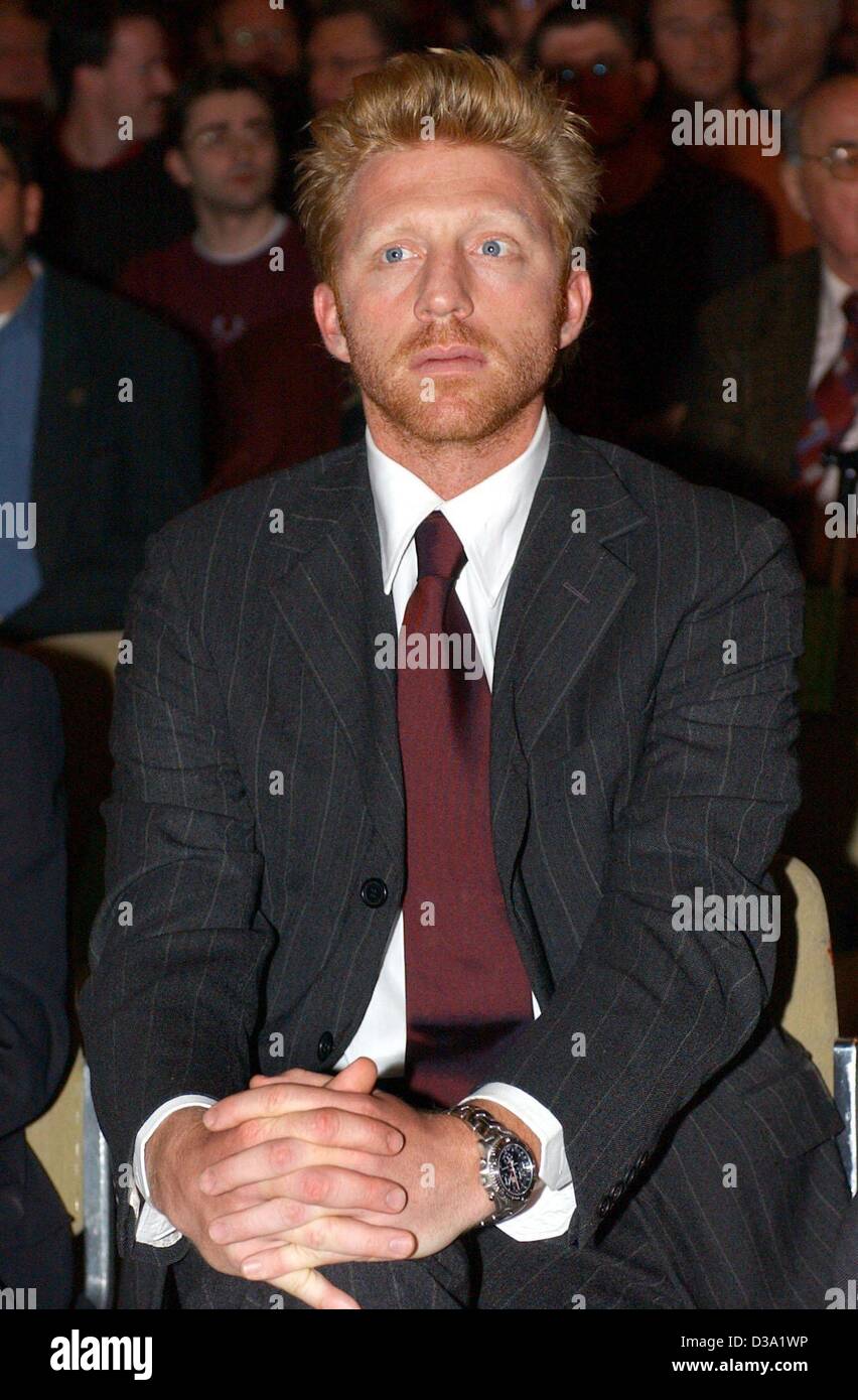(Dpa) - der ehemalige Tennis-Champion Boris Becker, abgebildet auf der Jahrestagung der allgemeinen Geschäftsbedingungen der deutschen Fußball club "FC Bayern München" in München, 14. Februar 2002. Becker ist sehr interessiert an Fußball, vor allem seine Lieblings-Club, FC Bayern München. Stockfoto
