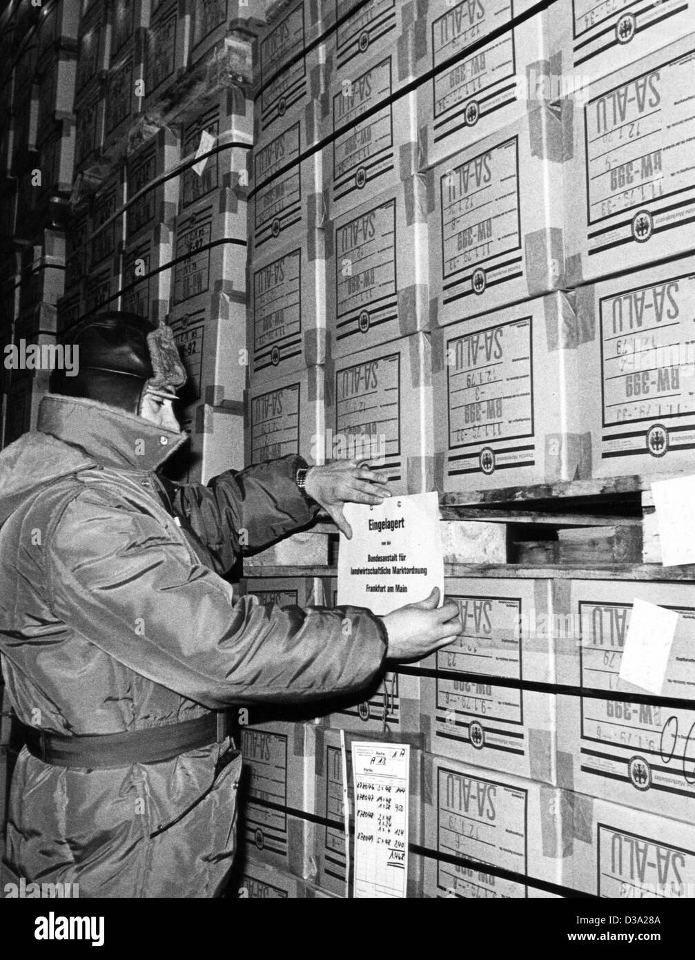(Dpa) - In einem Tiefkühllager in Gross-Gerau, Deutschland, Stapel von verpackter Butter gespeichert sind, 19. Januar 1979 abgebildet. Stockfoto