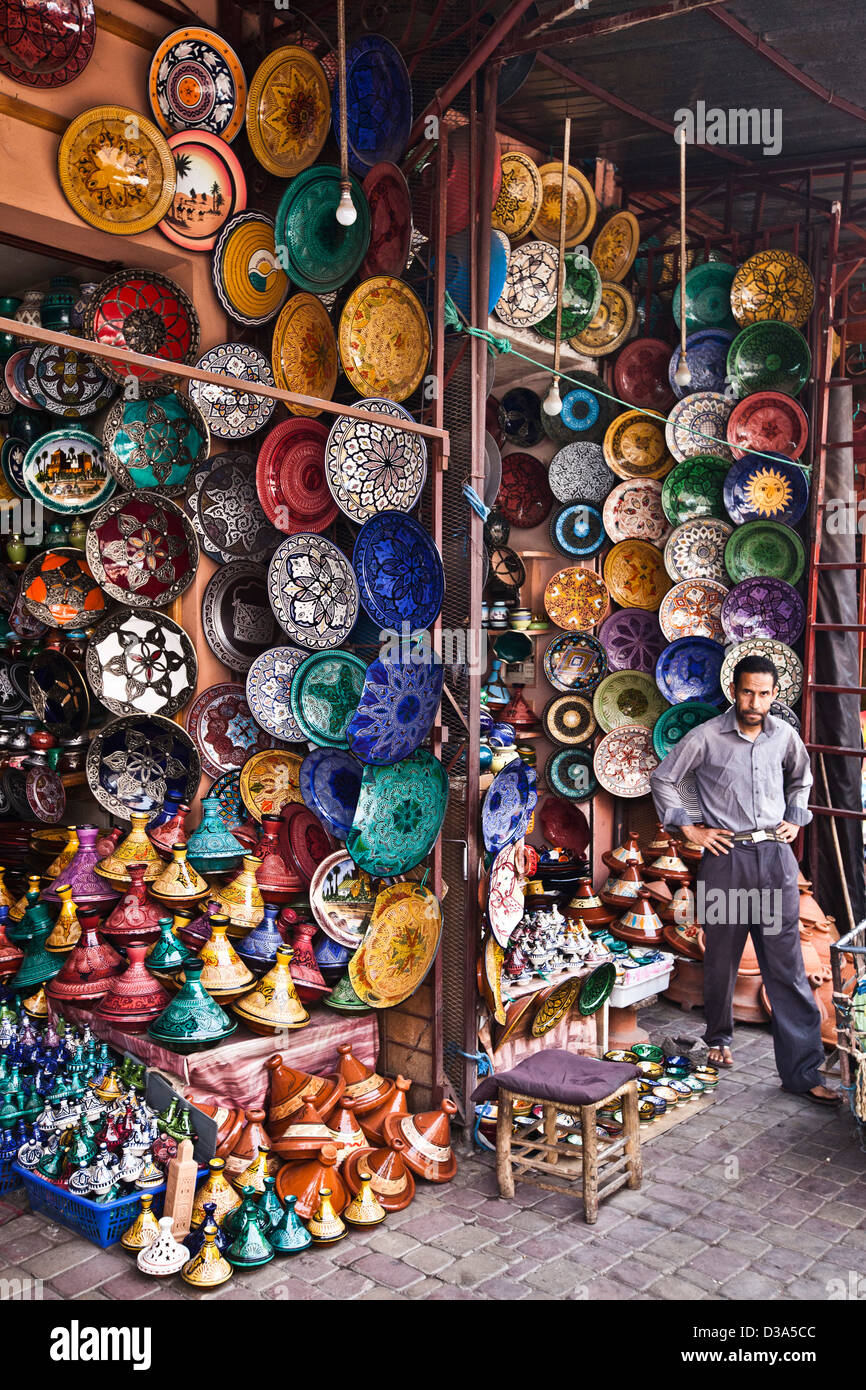 Ladenbesitzer in Souk, Marrakesch, Marokko Stockfoto