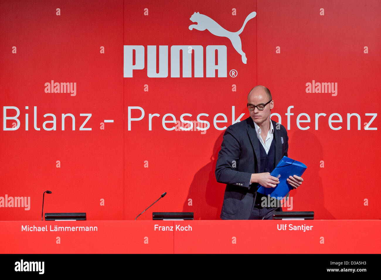 PUMA SE Vorsitzender des Vorstands, Franz Koch, spricht auf der  Bilanz-Pressekonferenz Puma in Herzogenaurach, Deutschland, 14. Februar  2013. Foto: DANIEL KARMANN Stockfotografie - Alamy