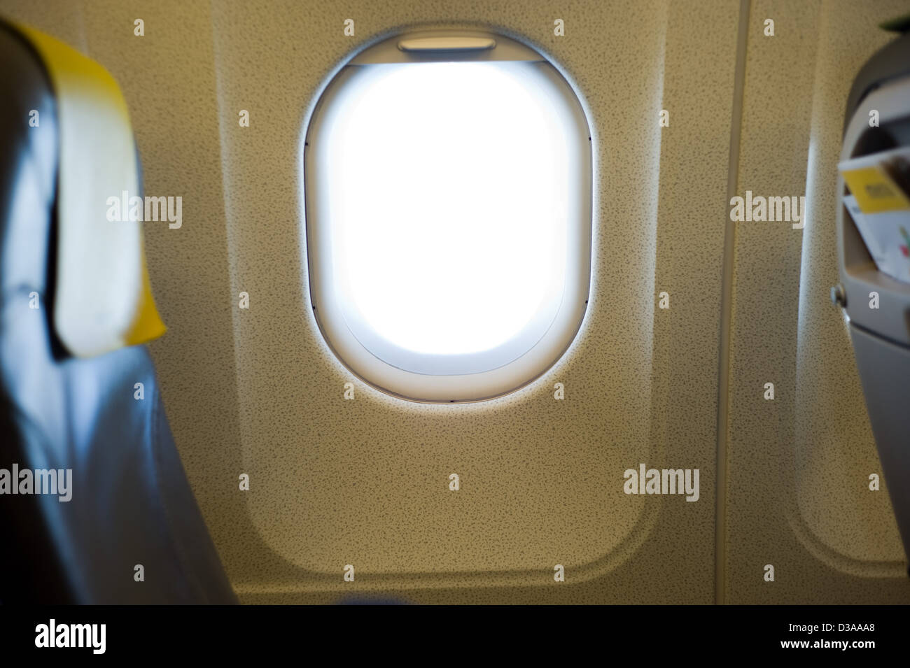 Fenster eines Flugzeugs. Stockfoto