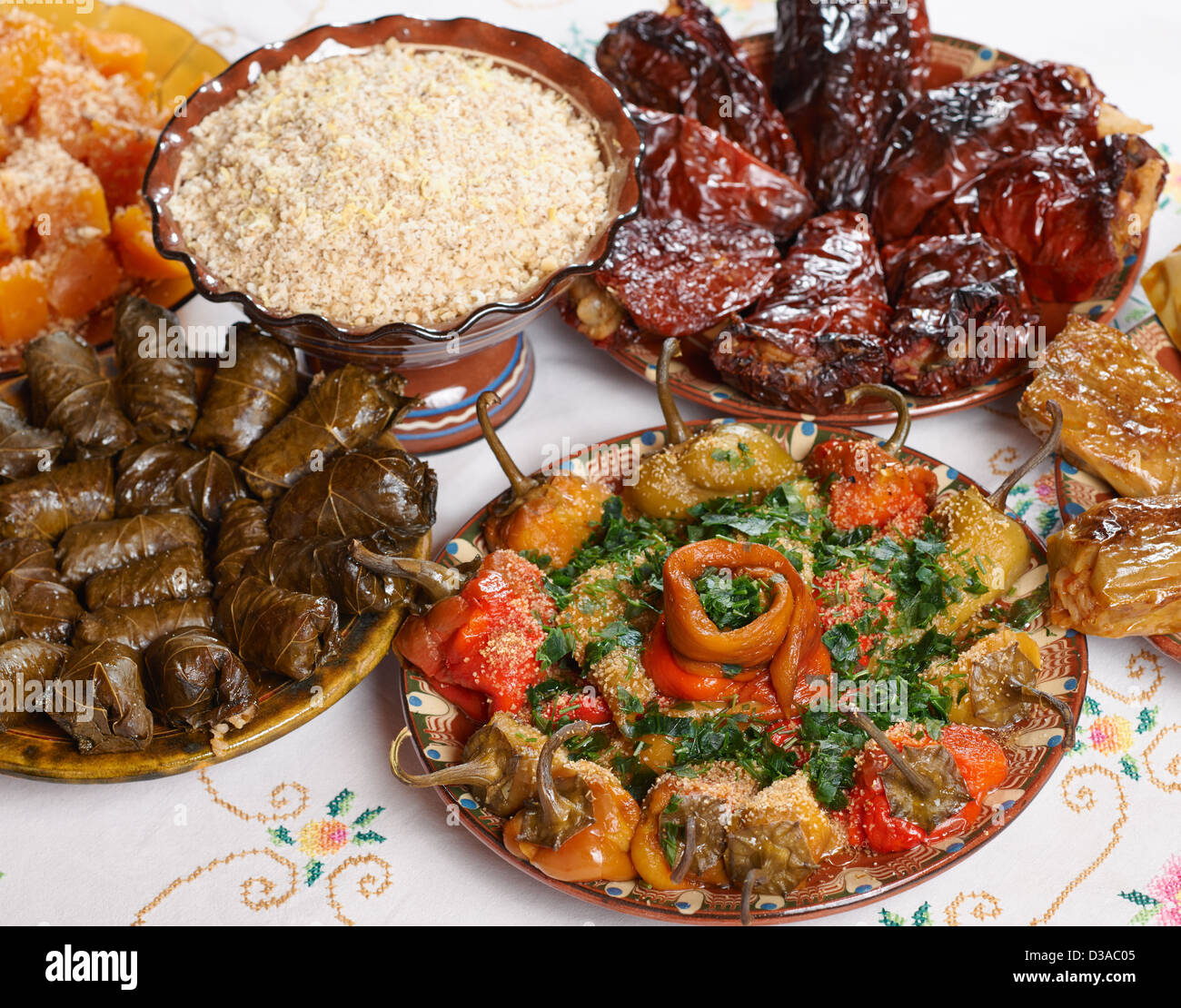 Traditionelle bulgarische Weihnachten vegetarisches Essen auf Urlaub Tisch Stockfoto
