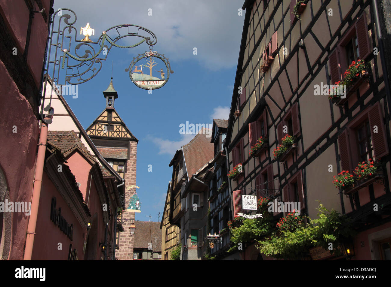 Fachwerkhäuser im Ortskern von Riquewihr, Elsass, Frankreich Stockfoto