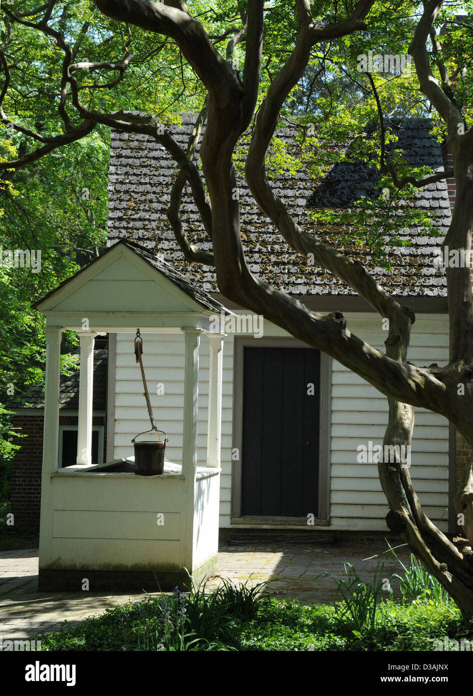 Gut mit Wasser-Eimer im Haus in Williamsburg, Virginia, Williamsburg, Eimer gut, gut wässern, gut Wasser in Eimern, Stockfoto