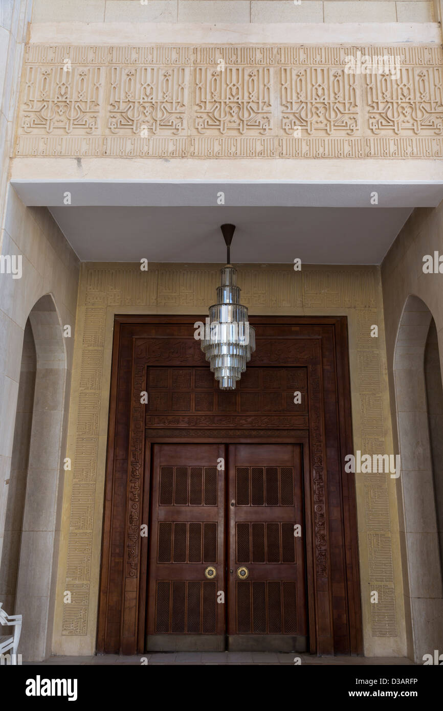 Detail der Tür, große Moschee Masjid al-Kabir, Kuwait-Stadt, Kuwait Stockfoto