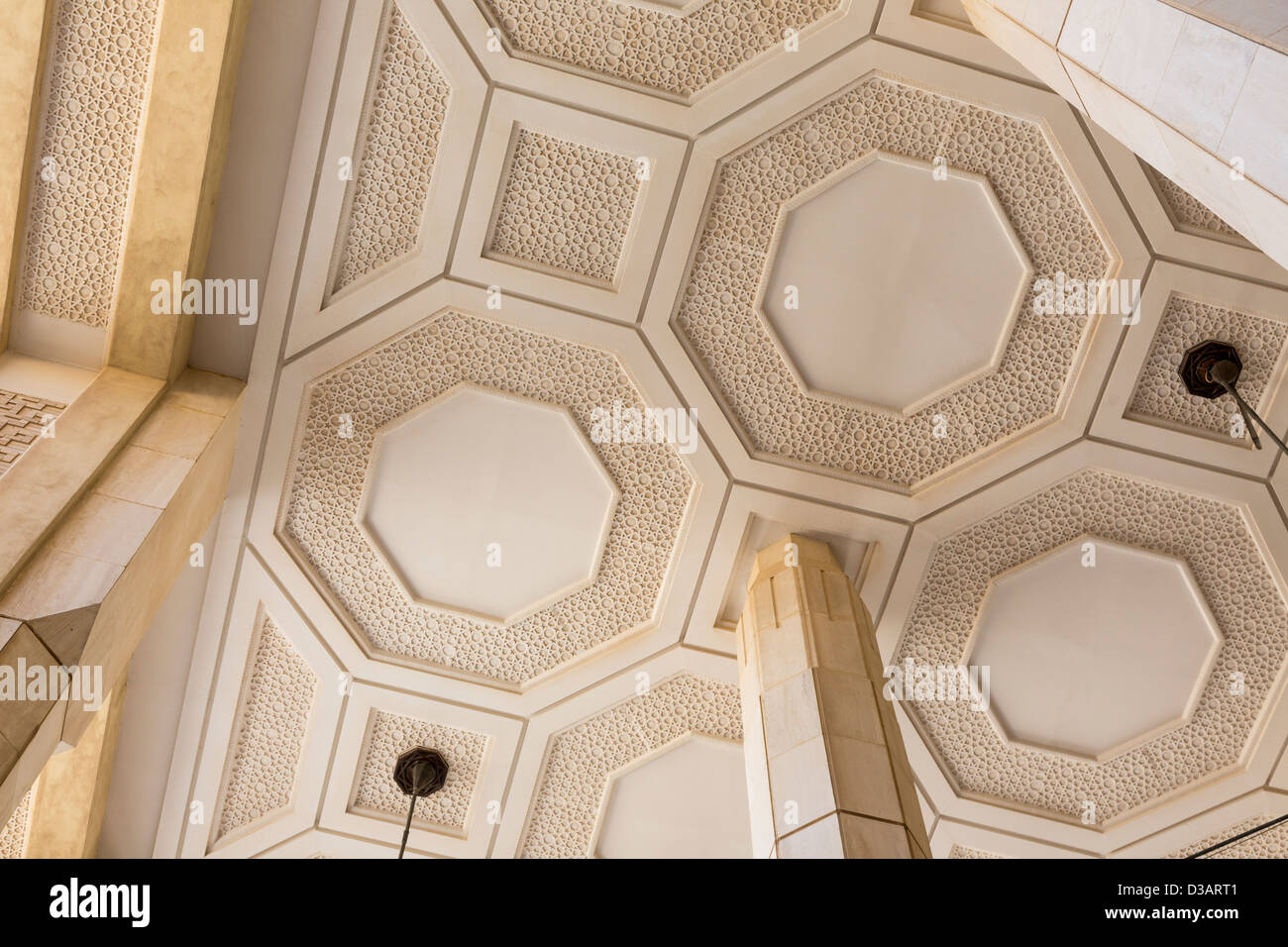 Detail der Decke, große Moschee Masjid al-Kabir, Kuwait-Stadt, Kuwait Stockfoto