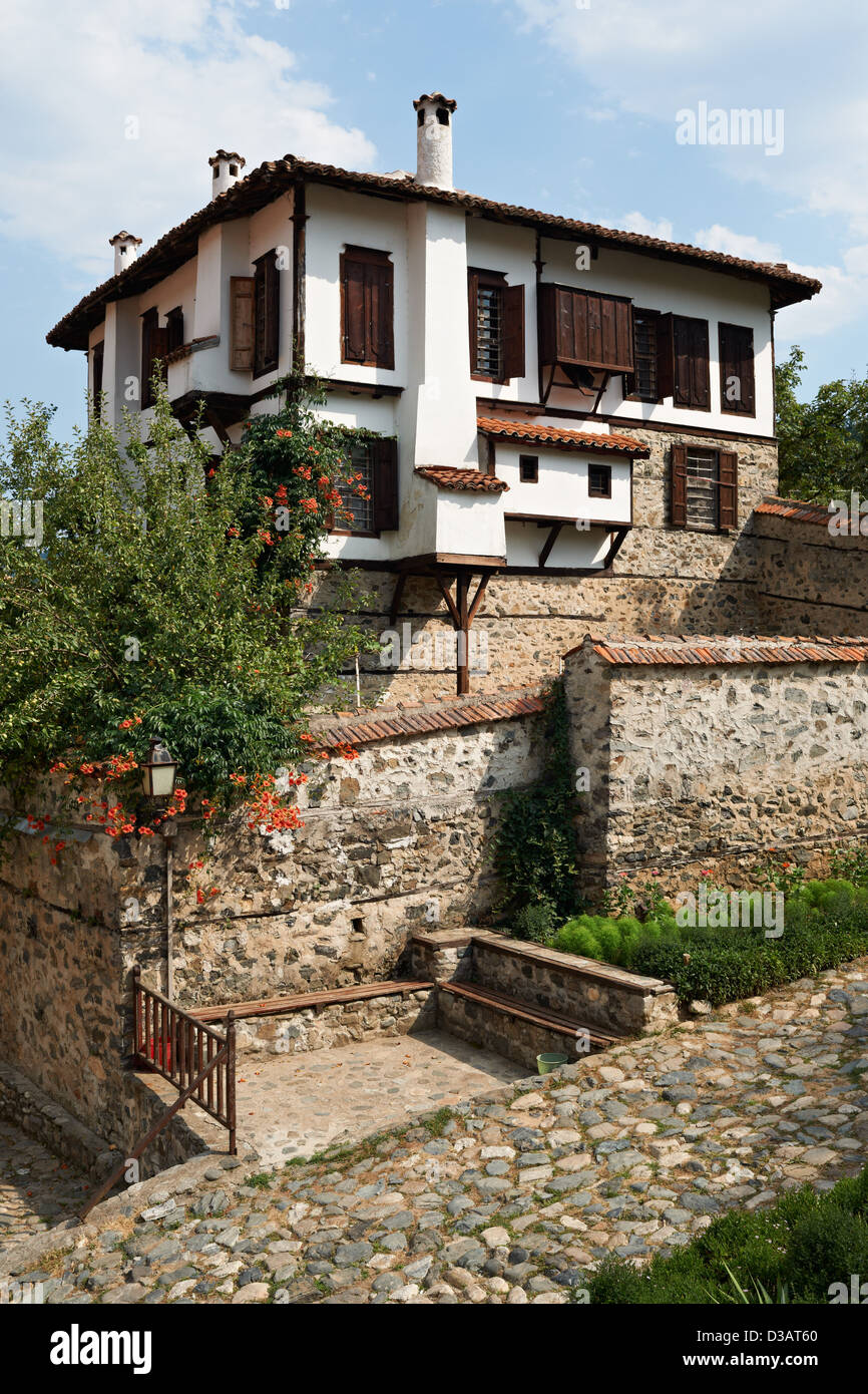 Traditionelles Haus aus der Epoche der bulgarischen Wiedergeburt in Zlatograd Stadt, Süd Bulgarien Rhodopen Stockfoto