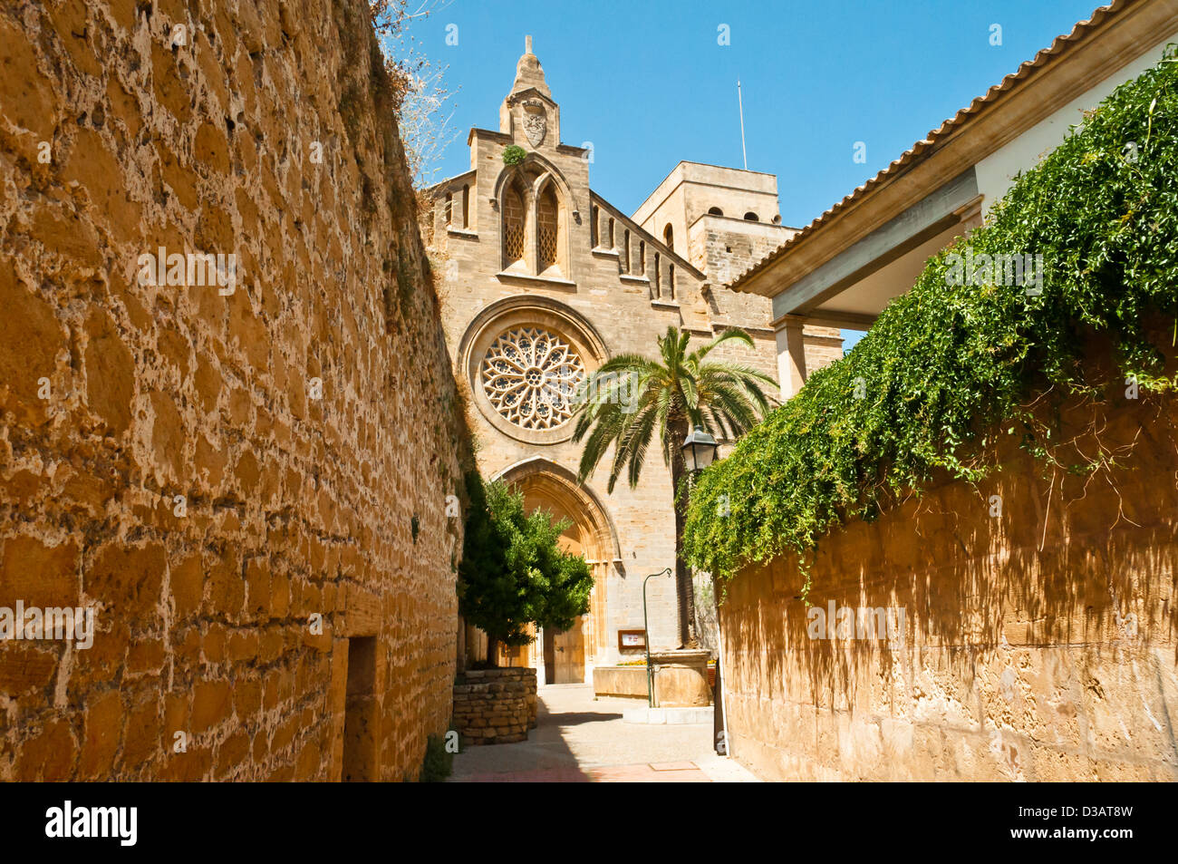 Kirche von St. James in der Altstadt von Alcudia, Mallorca. Stockfoto