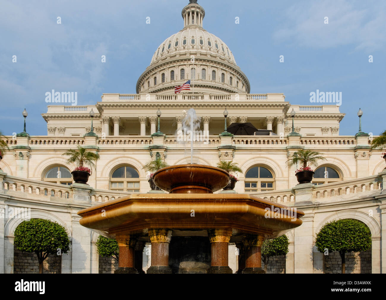 Flagge auf Halbmast bei uns Kapitol in Washington, D.C. Stockfoto