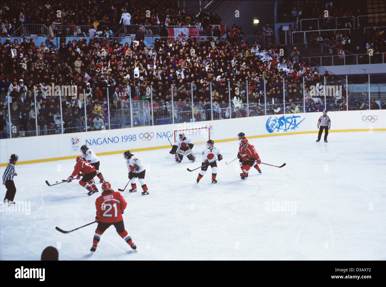 Gesamtansicht, 8. Februar 1998 - Eishockey: Nagano 1998 Olympische Winterspiele, Frauen Vorrunde match zwischen Kanada 13-0 Japan Aqua Wing in Nagano, Japan. (Foto von Norio Takazawa/AFLO SPORT) Stockfoto