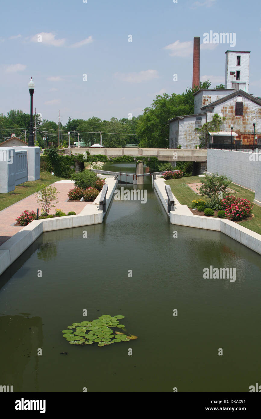 Sperren von 13 auf einem restaurierten Teil der Miami - Erie-Kanal in St. Marys, Ohio, USA. Stockfoto