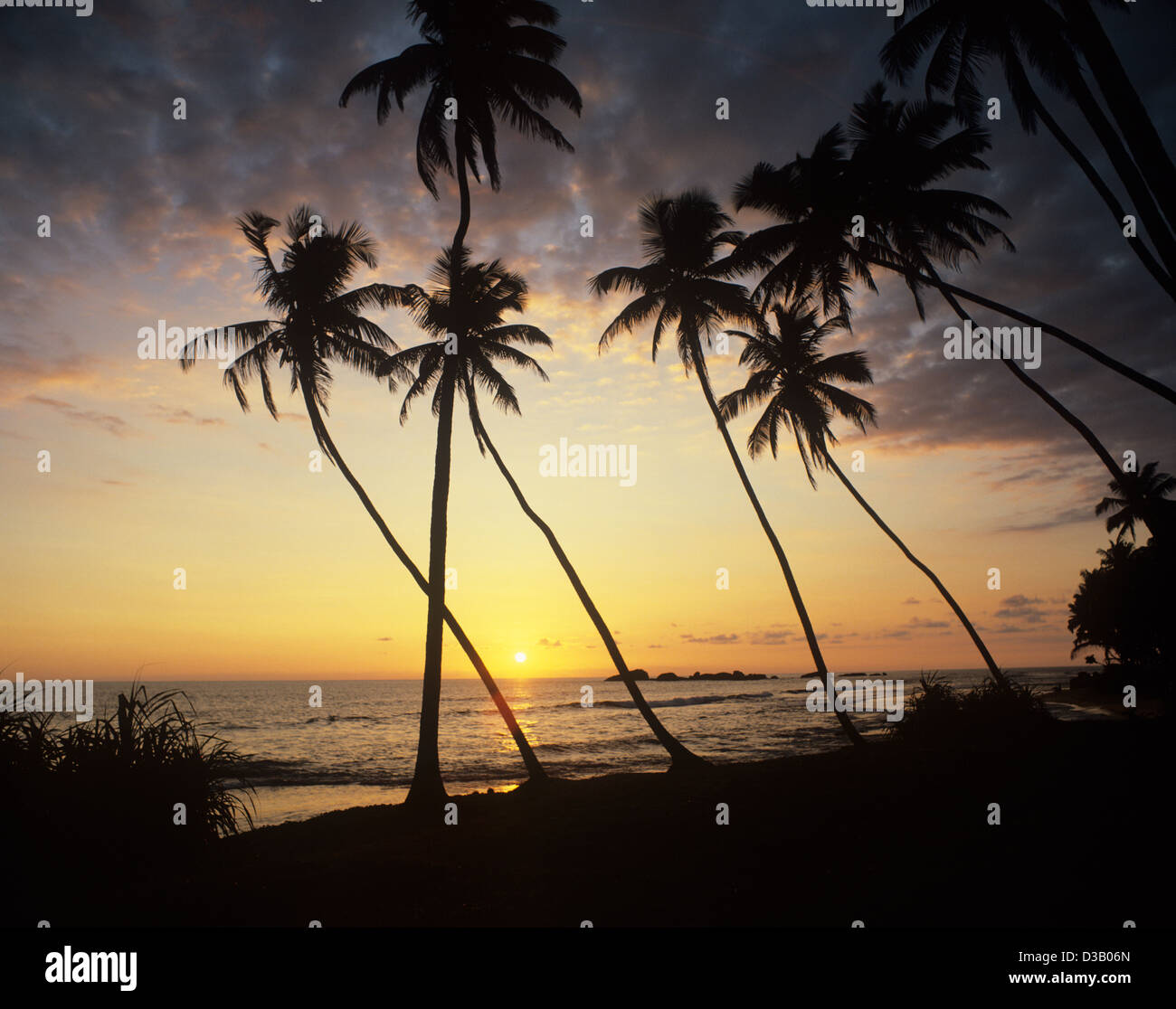 Sri Lanka, South Coast, Sonnenuntergang am Strand von Hikkaduwa Stockfoto
