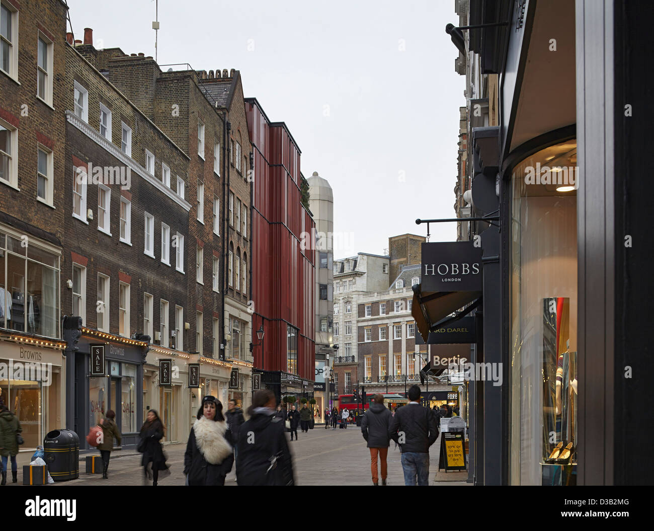 28 South Molton Street, London, Vereinigtes Königreich. Architekt: DSDHA, 2012. Perspektive der Molton Street aus Südosten. Stockfoto