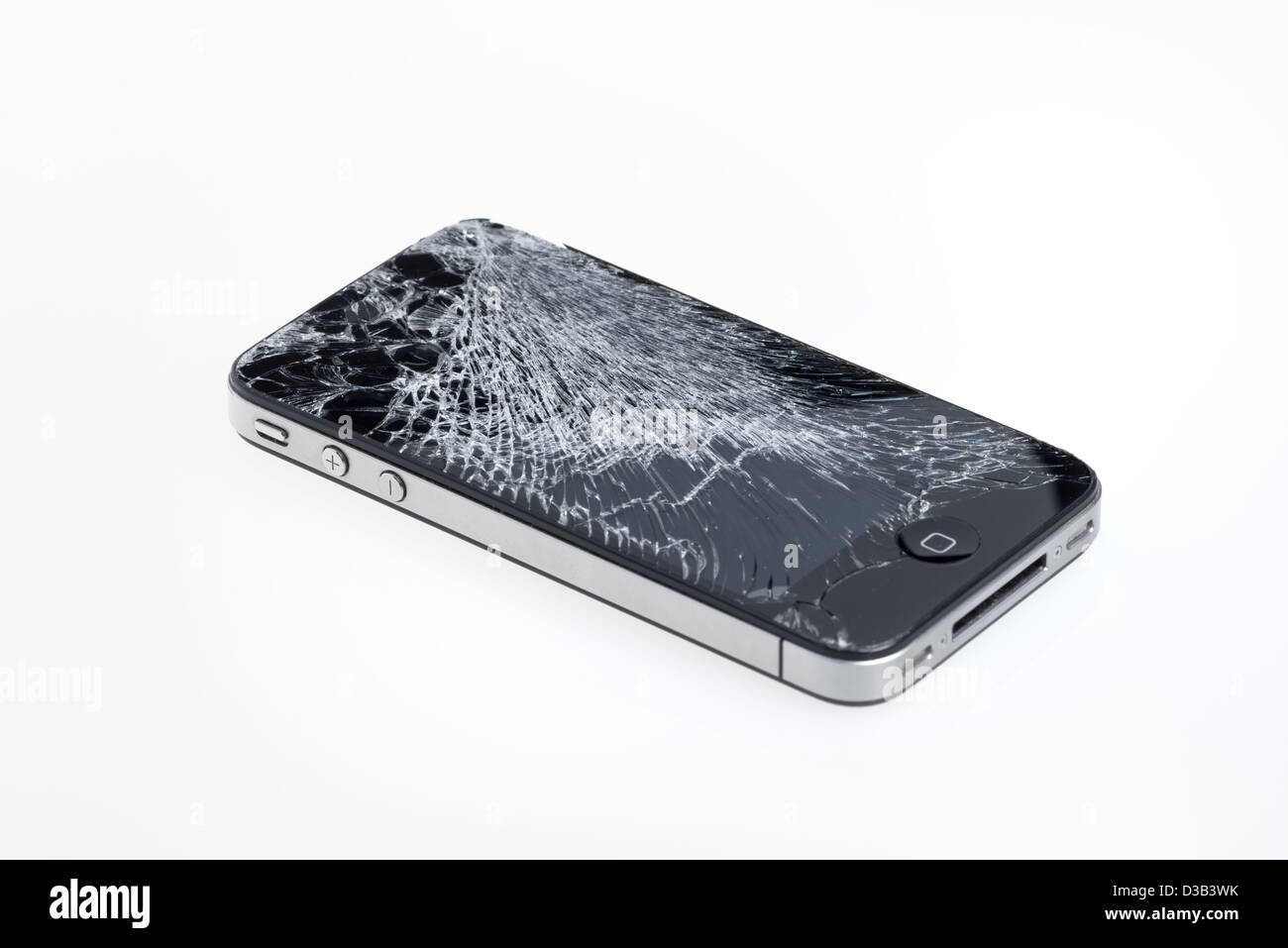 Das alte Apple iPhone 4 mit gebrochenen Bildschirm, Studio gedreht. Stockfoto