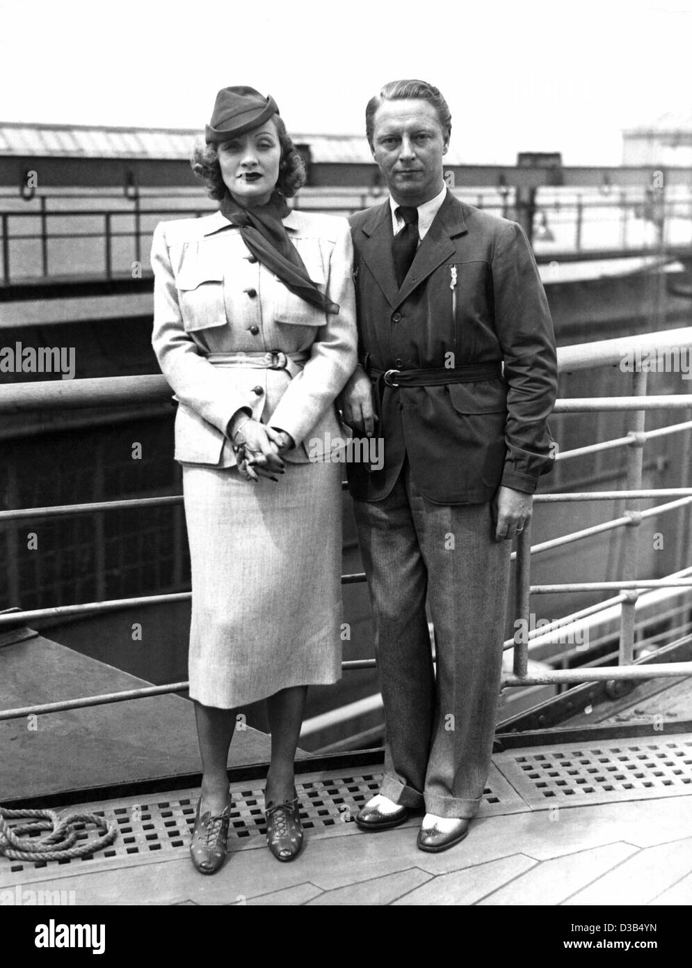 (Dpa-Dateien) - deutsche Schauspielerin Marlene Dietrich im Bild mit ihrem Ehemann Rudolf Sieber (undatiert Filer). Sie heiratete im Jahre 1924, und obwohl sie nach fünf Jahren trennten sie nie geschieden. Marlene Dietrich, geboren am 27. Dezember 1901 in Schöneberg, Deutschland, begann ihre Karriere als ein Kabarett singe Stockfoto
