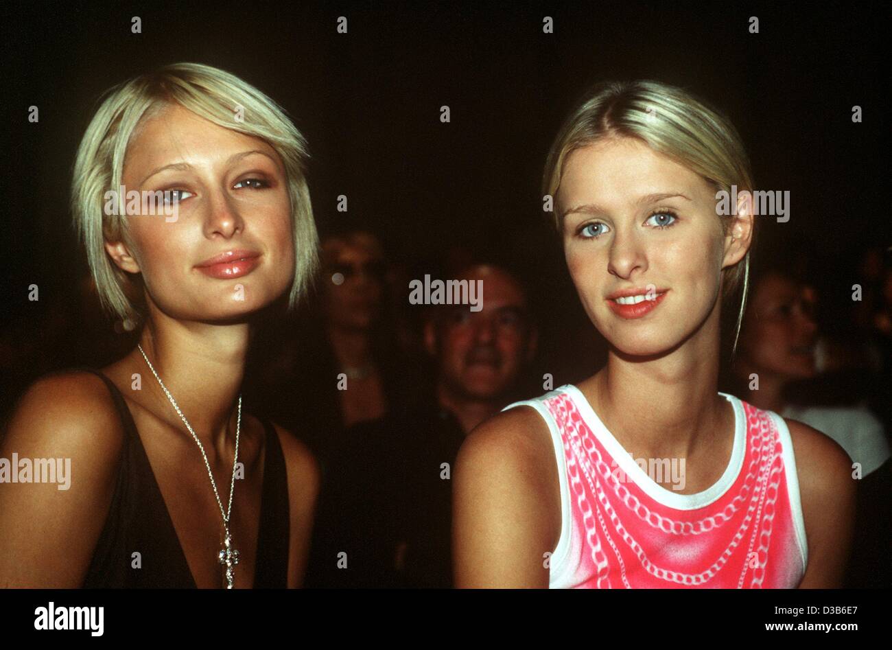 (Dpa) Paris (L) und Nicky Hilton, wohlhabende Urenkelinnen von Conrad