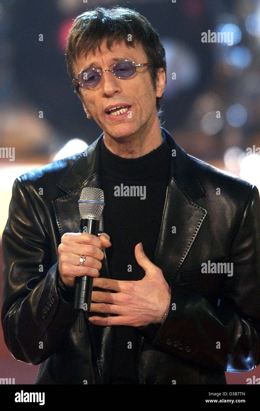 (Dpa) - australische Pop-Sängerin Robin Gibb von den legendären "Bee Gees" beteiligt sich an der TV-Benefiz-Gala "Ein Herz Fuer Kinder" (ein Herz für Kinder) in Berlin, 14. Dezember 2002. Stockfoto