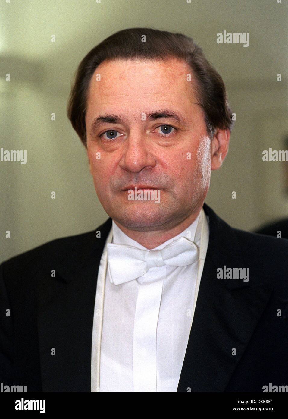 (Dpa) - ungarischer Dirigent Andras Ligeti 26. November 2002 in Köln, Deutschland, abgebildet. Seit 1997 ist er Chefdirigent des ungarischen Symphonieorchesters. Stockfoto