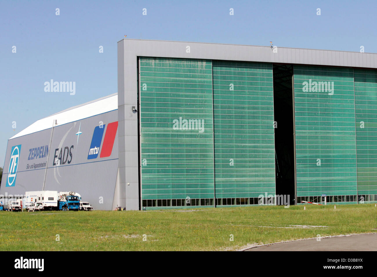 (Dpa) - das Bild zeigt die Zeppelin-Hangar in Friedrichshafen, Deutschland, 3. Juli 2005. Stockfoto