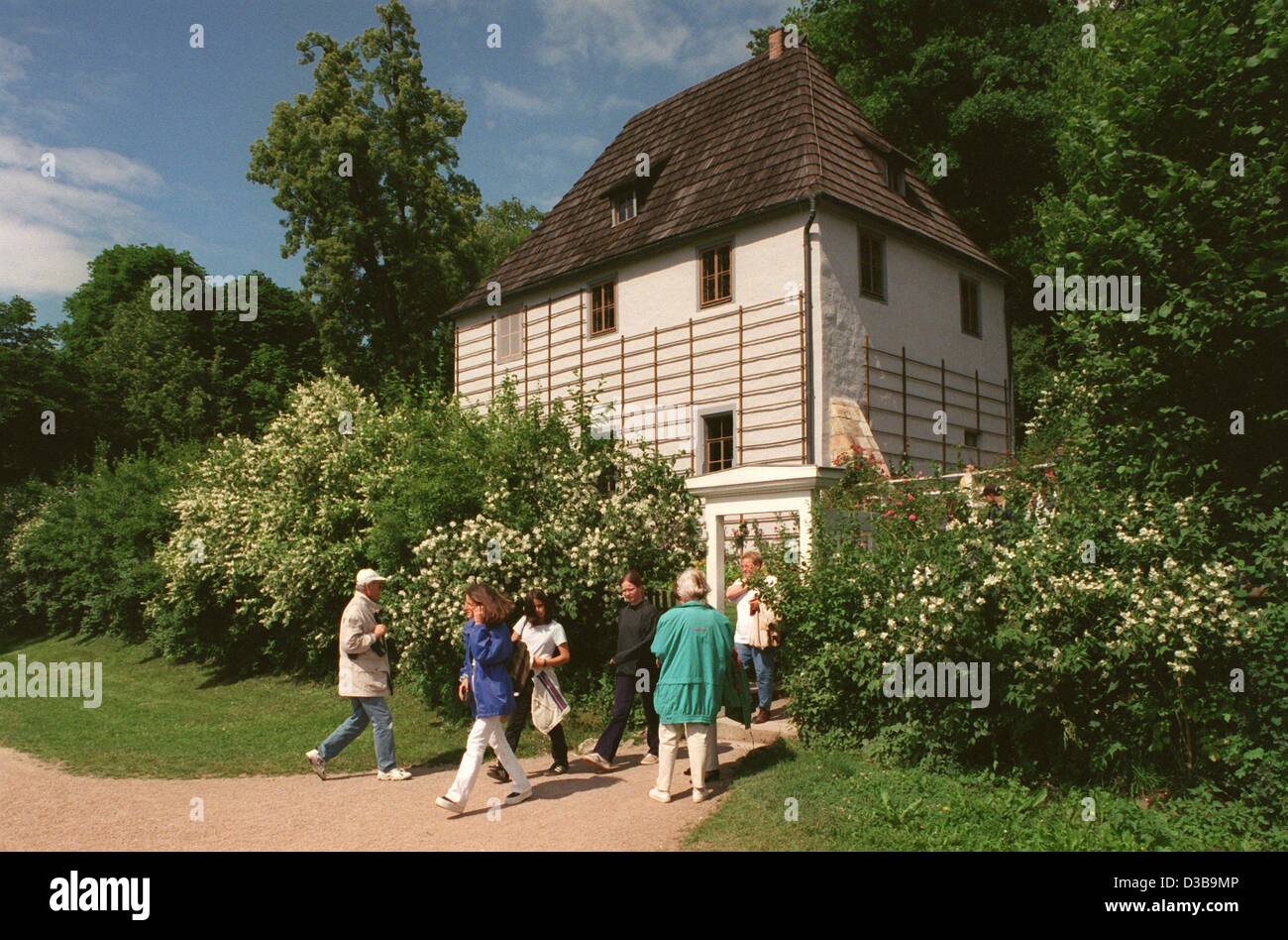 (Dpa) - Goethes Gartenhaus im Park an der ILM in Weimar, 18. Juni 1998. Der berühmte deutsche Dichter arbeitete an "Iphigenie" und "Egmont" im Gartenhaus und lernte seine Liebe Christiane Vulpius im Park im Jahre 1788. Klassisches Weimar mit seinen künstlerischen Gebäuden wurde ein Unesco-Welt-er erklärt Stockfoto