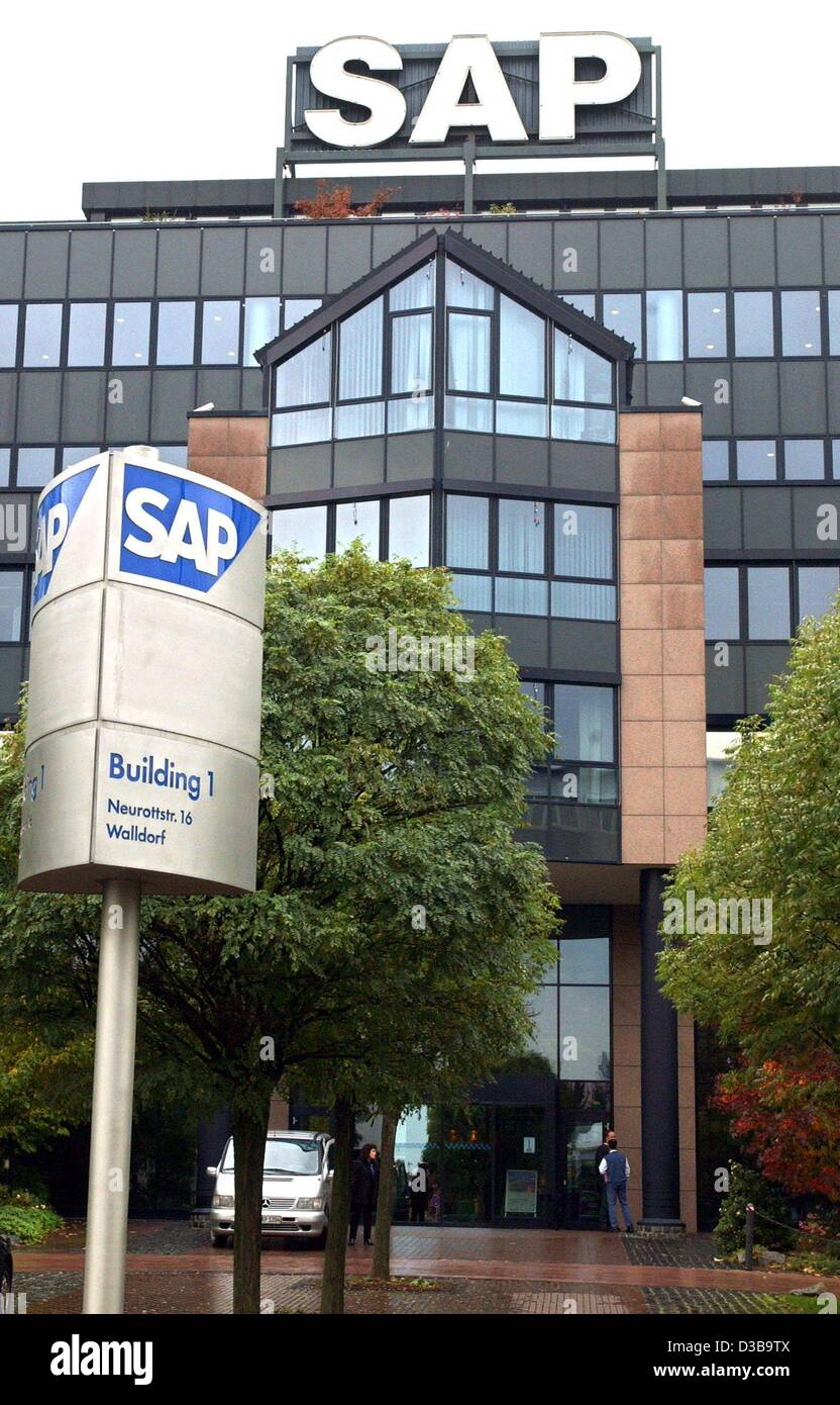 (Dpa) - Hauptsitz der SAP in Walldorf, 16. Oktober 2002. Das größte deutsche Software-Unternehmen hat seinen Umsatz Erwartungen für das Jahr 2002 aufgrund der politischen und wirtschaftlichen Situation reduziert. So weit, erwartet SAP eine Wachstum von mindestens fünf Prozent. Eine genaue Prognose war nicht möglich, im Moment der Stockfoto